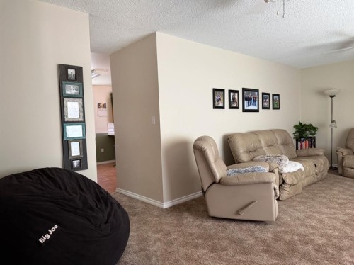 422 15 Street E, Drumheller, AB - Indoor