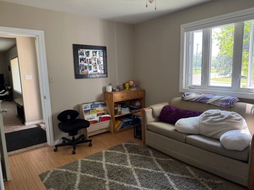 422 15 Street E, Drumheller, AB - Indoor