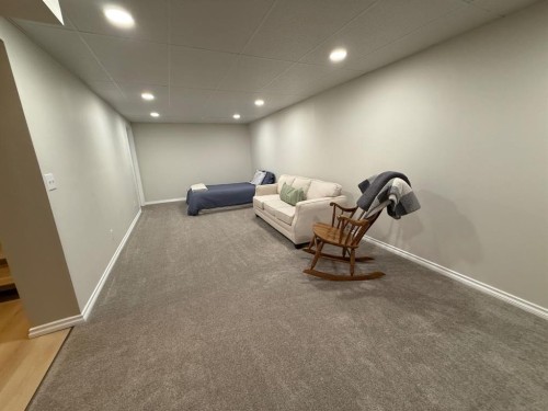 422 15 Street E, Drumheller, AB - Indoor