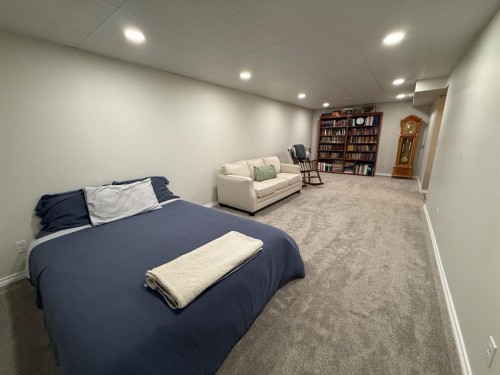 422 15 Street E, Drumheller, AB - Indoor