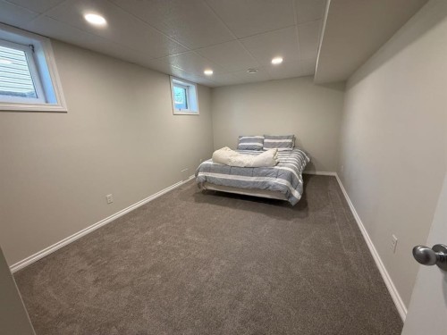 422 15 Street E, Drumheller, AB - Indoor Photo Showing Basement