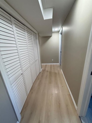 422 15 Street E, Drumheller, AB - Indoor Photo Showing Other Room