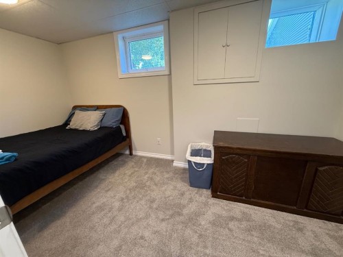 422 15 Street E, Drumheller, AB - Indoor Photo Showing Bedroom