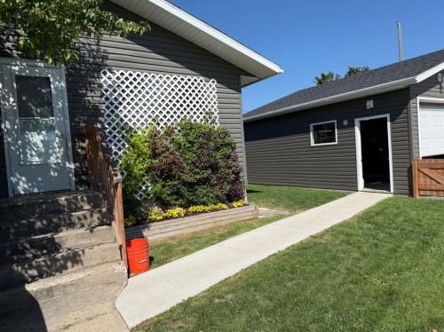 422 15 Street E, Drumheller, AB - Outdoor