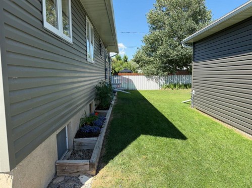 422 15 Street E, Drumheller, AB - Outdoor With Exterior