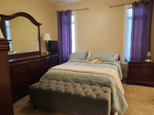 628 Bankview Drive, Drumheller, AB - Indoor Photo Showing Bedroom