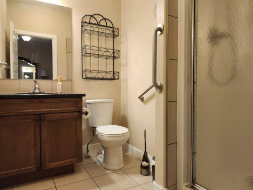 628 Bankview Drive, Drumheller, AB - Indoor Photo Showing Bathroom