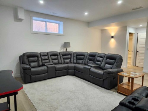 628 Bankview Drive, Drumheller, AB - Indoor Photo Showing Other Room