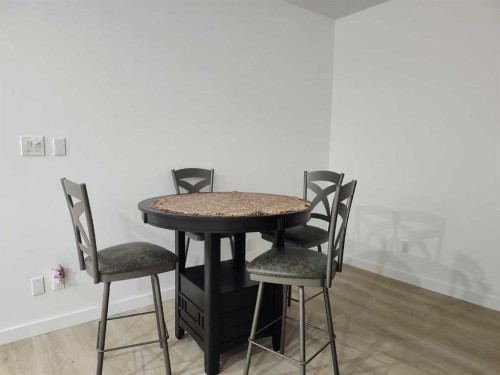 628 Bankview Drive, Drumheller, AB - Indoor Photo Showing Dining Room