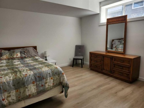628 Bankview Drive, Drumheller, AB - Indoor Photo Showing Bedroom