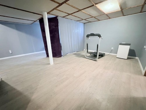 413 2 Avenue East, Oyen, AB - Indoor Photo Showing Other Room