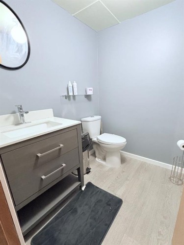 413 2 Avenue East, Oyen, AB - Indoor Photo Showing Bathroom