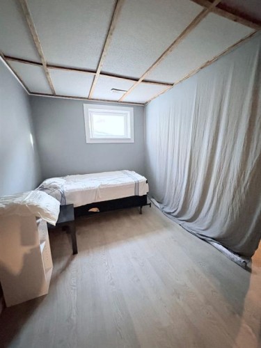 413 2 Avenue East, Oyen, AB - Indoor Photo Showing Bedroom