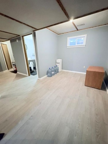413 2 Avenue East, Oyen, AB - Indoor