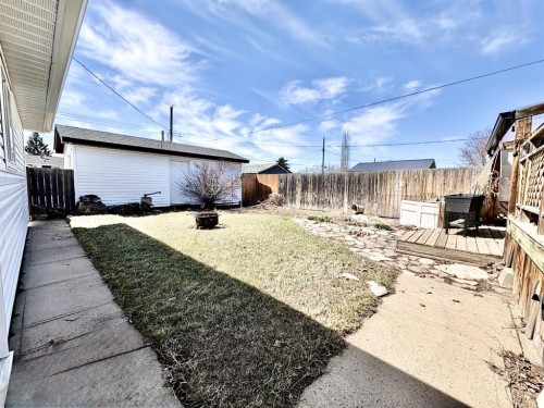 413 2 Avenue East, Oyen, AB - Outdoor