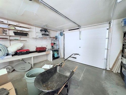 413 2 Avenue East, Oyen, AB - Indoor Photo Showing Garage