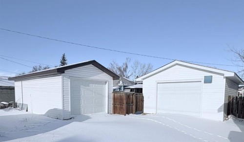 413 2 Avenue East, Oyen, AB - Outdoor With Exterior