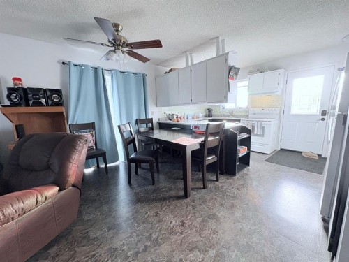 413 2 Avenue East, Oyen, AB - Indoor