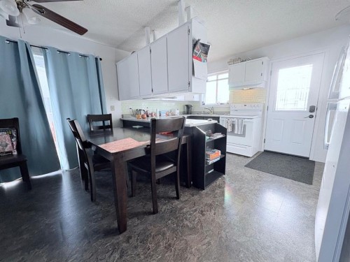 413 2 Avenue East, Oyen, AB - Indoor