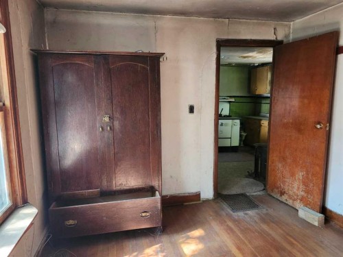 244 2 Avenue, Drumheller, AB - Indoor Photo Showing Other Room