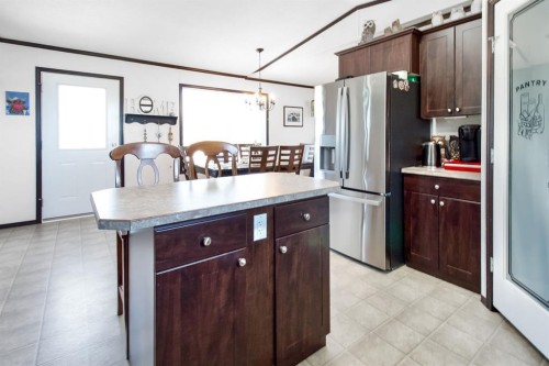 327 3 Street, Hays, AB - Indoor Photo Showing Kitchen