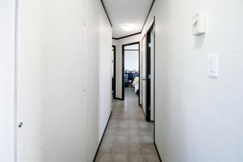 327 3 Street, Hays, AB - Indoor Photo Showing Other Room