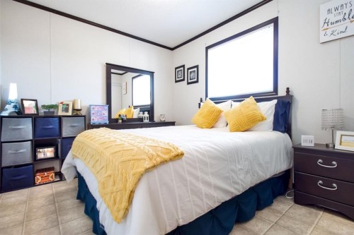 327 3 Street, Hays, AB - Indoor Photo Showing Bedroom