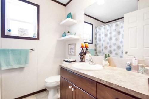 327 3 Street, Hays, AB - Indoor Photo Showing Bathroom