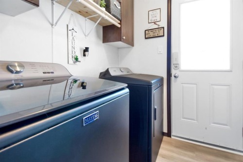 327 3 Street, Hays, AB - Indoor Photo Showing Laundry Room