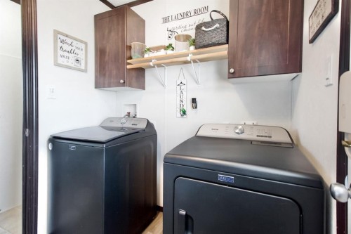 327 3 Street, Hays, AB - Indoor Photo Showing Laundry Room