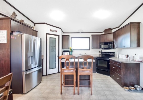 327 3 Street, Hays, AB - Indoor Photo Showing Kitchen