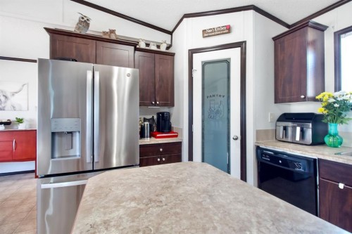 327 3 Street, Hays, AB - Indoor Photo Showing Kitchen