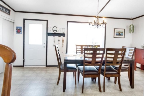 327 3 Street, Hays, AB - Indoor Photo Showing Dining Room