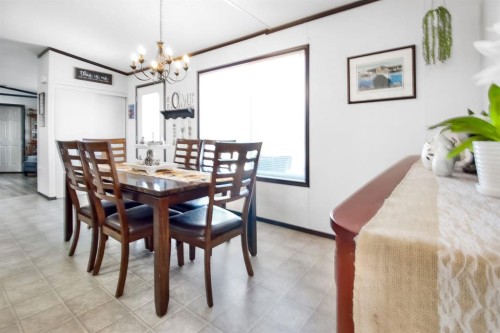 327 3 Street, Hays, AB - Indoor Photo Showing Dining Room