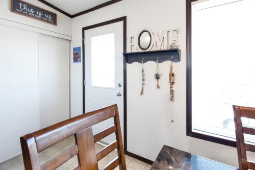 327 3 Street, Hays, AB - Indoor Photo Showing Other Room