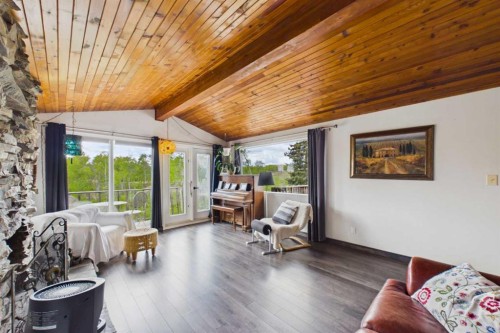 10-2168 587 Highway, Bowden, AB -  Photo Showing Other Room