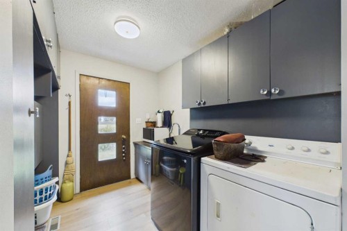 10-2168 587 Highway, Bowden, AB - Indoor Photo Showing Laundry Room