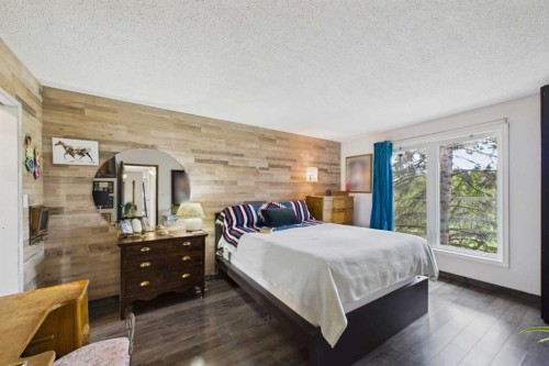 10-2168 587 Highway, Bowden, AB - Indoor Photo Showing Bedroom