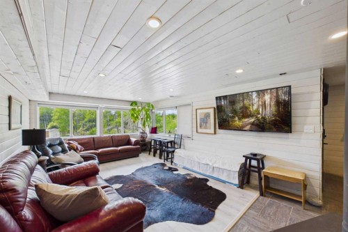 10-2168 587 Highway, Bowden, AB - Indoor