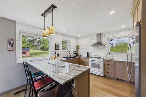 10-2168 587 Highway, Bowden, AB - Indoor Photo Showing Kitchen