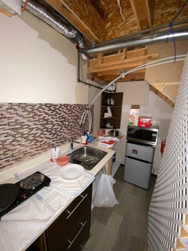 1708 2 Avenue East, Brooks, AB - Indoor Photo Showing Kitchen