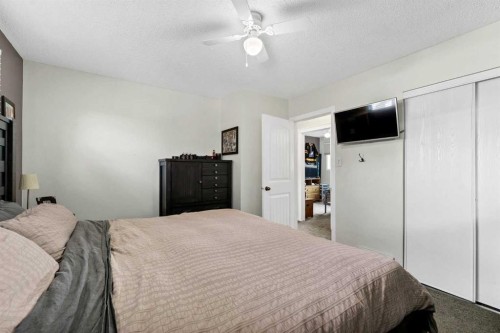 101 Ingram Park Drive East, Brooks, AB - Indoor Photo Showing Bedroom