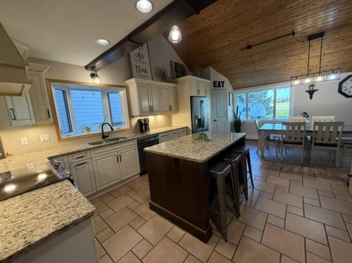83002 Rge Rd 194, Coaldale, AB - Indoor Photo Showing Kitchen With Double Sink