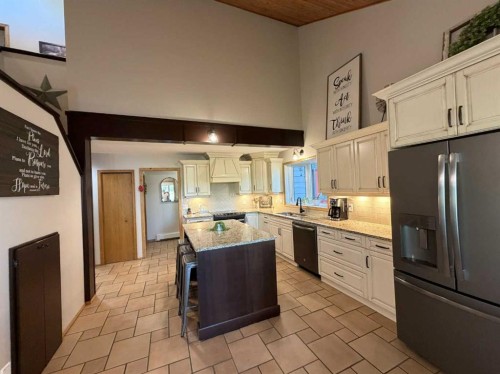 83002 Rge Rd 194, Coaldale, AB - Indoor Photo Showing Kitchen