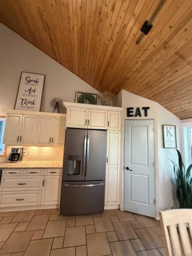 83002 Rge Rd 194, Coaldale, AB - Indoor Photo Showing Kitchen