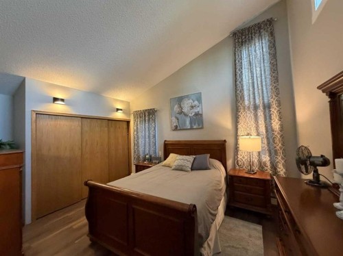 83002 Rge Rd 194, Coaldale, AB - Indoor Photo Showing Bedroom