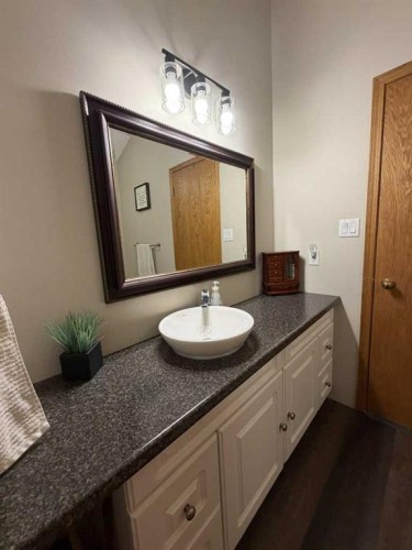 83002 Rge Rd 194, Coaldale, AB - Indoor Photo Showing Bathroom