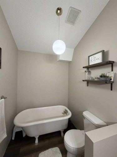 83002 Rge Rd 194, Coaldale, AB - Indoor Photo Showing Bathroom