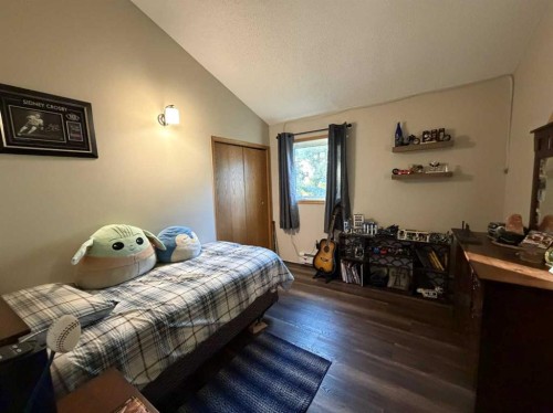 83002 Rge Rd 194, Coaldale, AB - Indoor Photo Showing Bedroom
