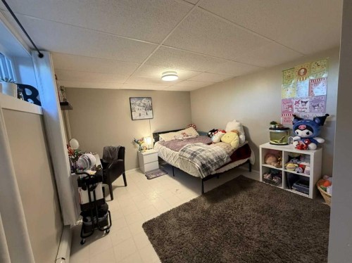83002 Rge Rd 194, Coaldale, AB - Indoor Photo Showing Bedroom